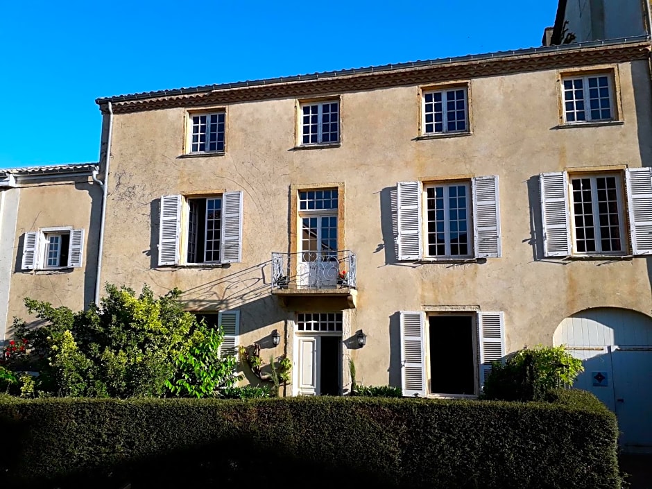 La Chanoinesse