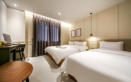 Twin Room A - Non-Smoking