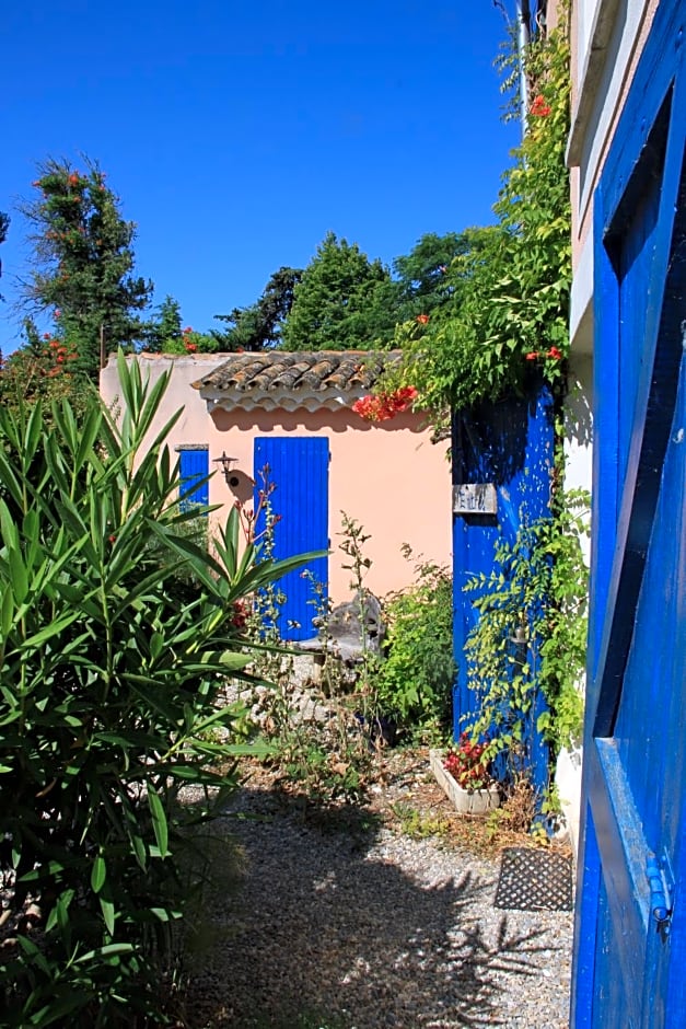 Le Mas De La Cigale Bleue, Caumont Sur Durance