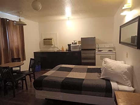 Family Suite with Kitchen and 2 Bedrooms - Non-smoking