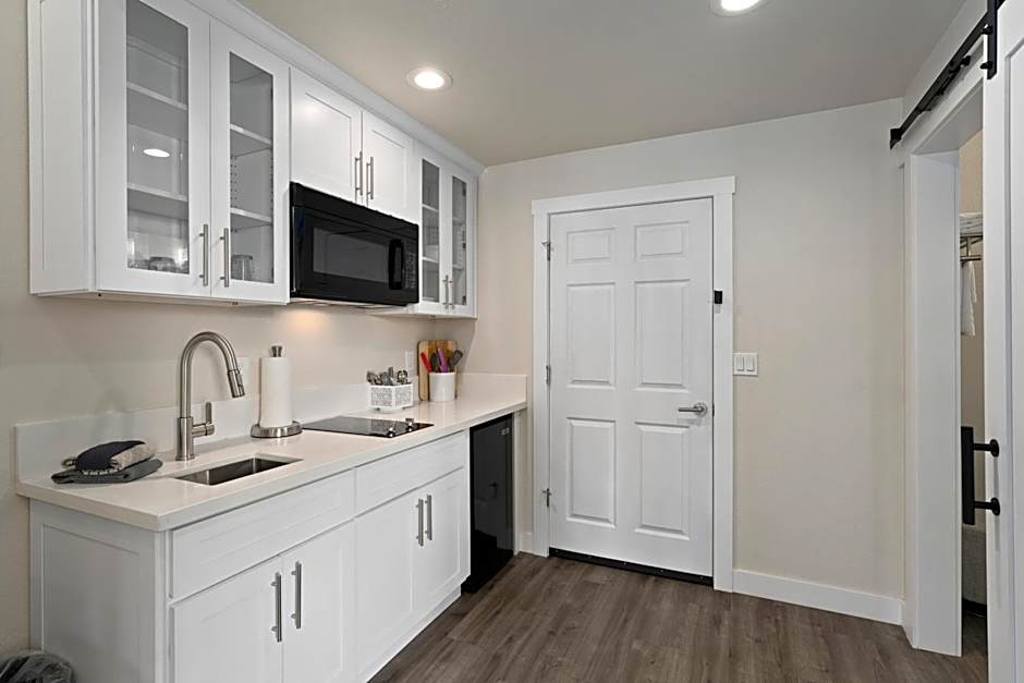 Sandpoint Hotel & Suites Downtown