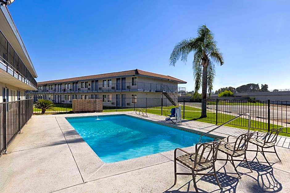 Days Inn by Wyndham Bakersfield