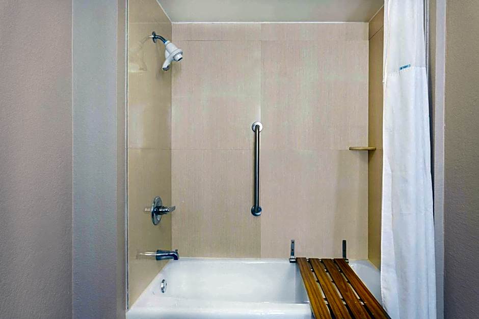 Ramada by Wyndham Tuscaloosa