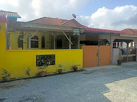 SAFFIRA HOMESTAY NEAR UNIVERSITI MALAYA BACHOK