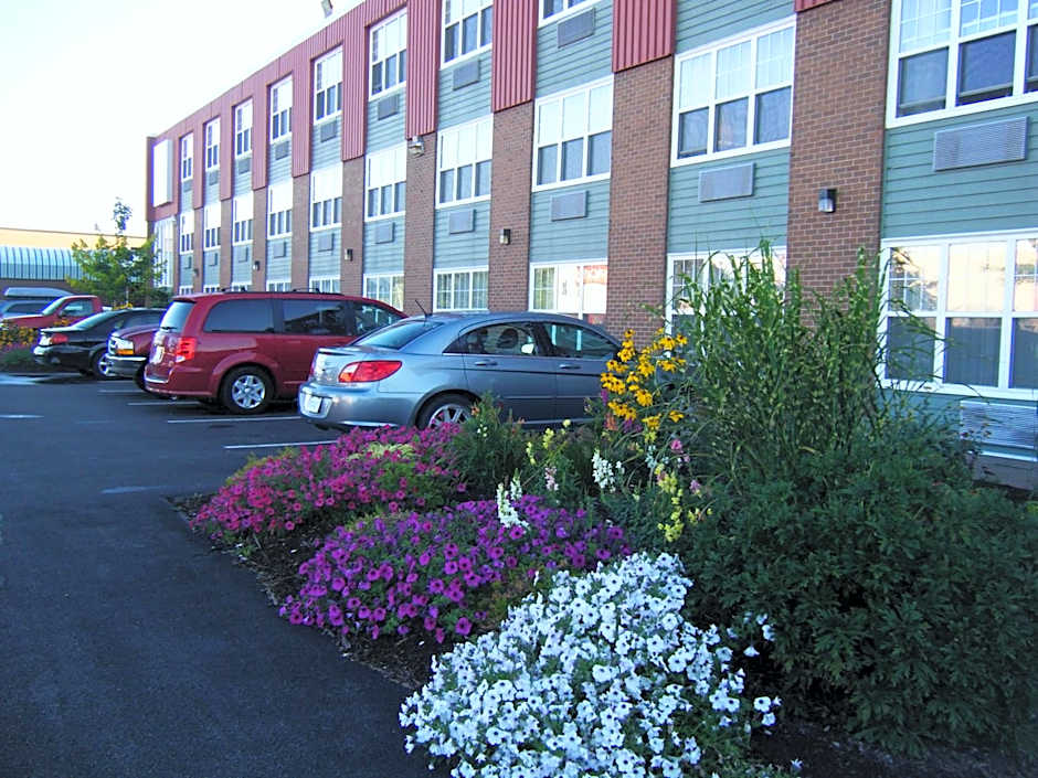 Claymore Inn and Suites