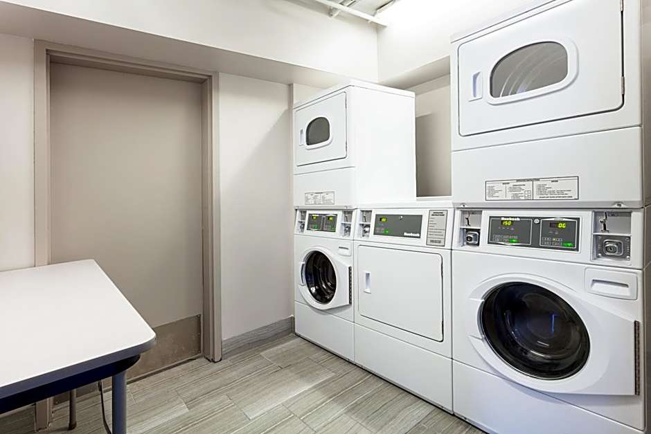 Holiday Inn Express & Suites Panama City Beach - Beachfront By IHG