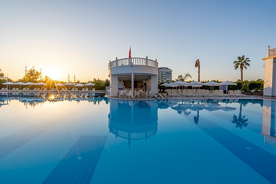 J'Adore Deluxe Hotel & Spa