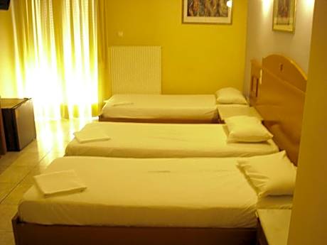 Family Room (2 Adults + 1 Child)