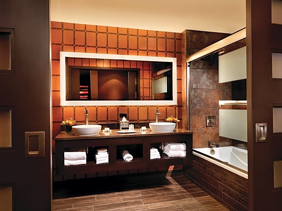 Golden Nugget Hotel & Casino Las Vegas