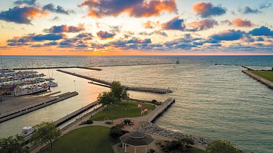 The Harborview on Lake Michigan, an Ascend Collection Hotel