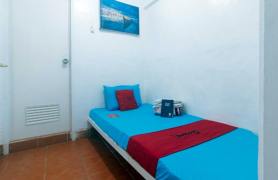 RedDoorz near OWWA Pasay