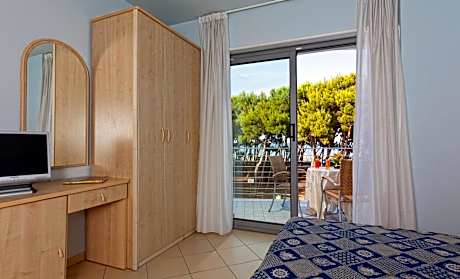 Triple Room with Sea View