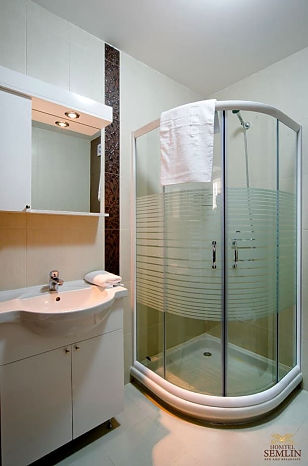 Garni Hotel Semlin B&B