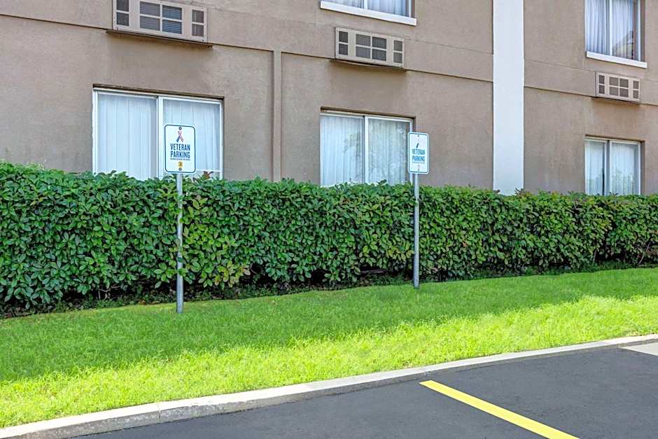 Super 8 by Wyndham Grand Prairie North