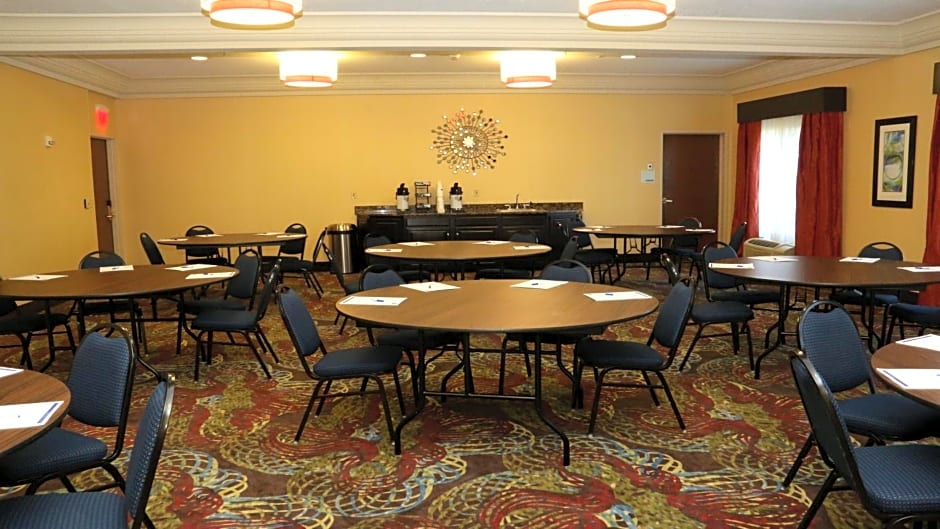 Holiday Inn Express Hotel & Suites Saginaw by IHG