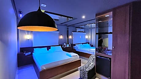 Suite with Hot Tub