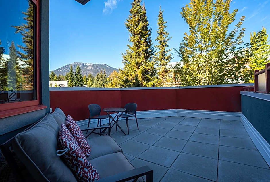 Alpenglow Lodge Large Studio with Dedicated Work Space by MVA