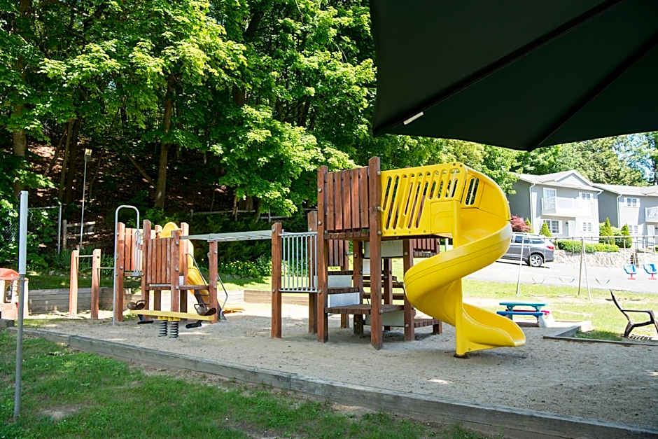 Adirondack Retreat Inn & Suites