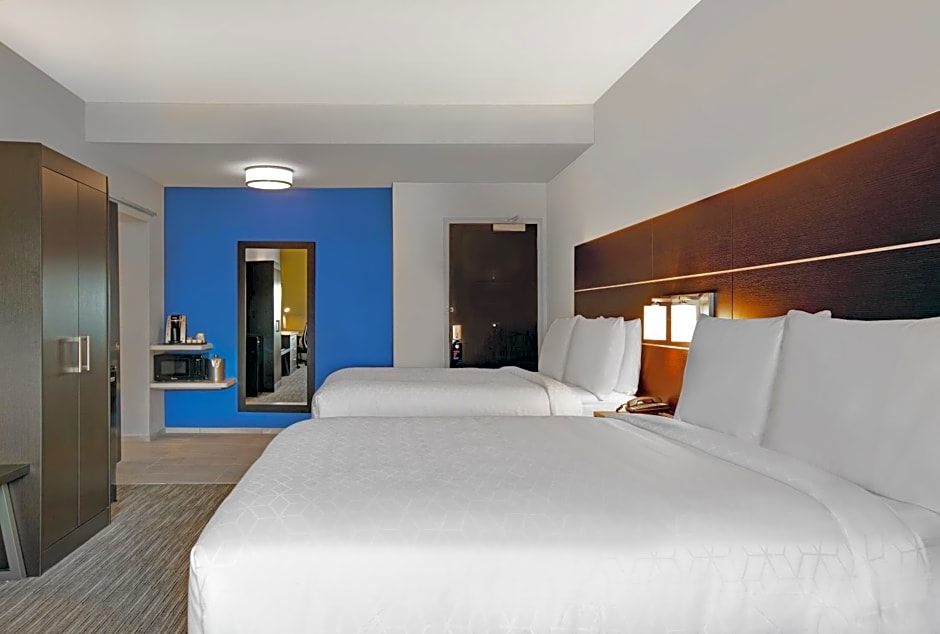 Holiday Inn Express & Suites - Milwaukee - Brookfield