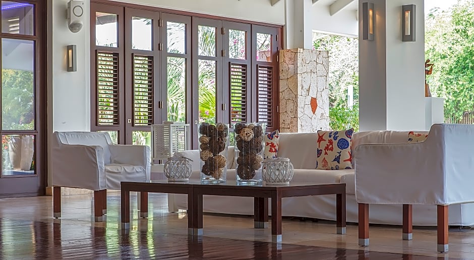 Floris Suite Hotel-Spa and beach Club