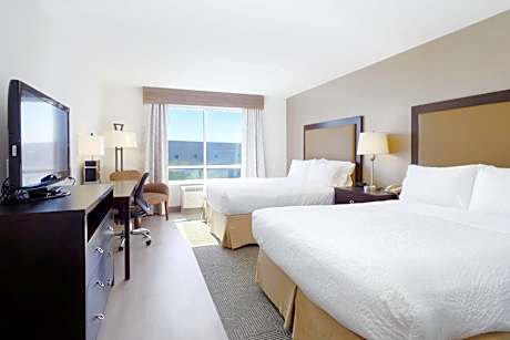 One-Bedroom Queen Suite