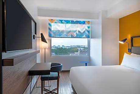 Queen Room with walk-in shower