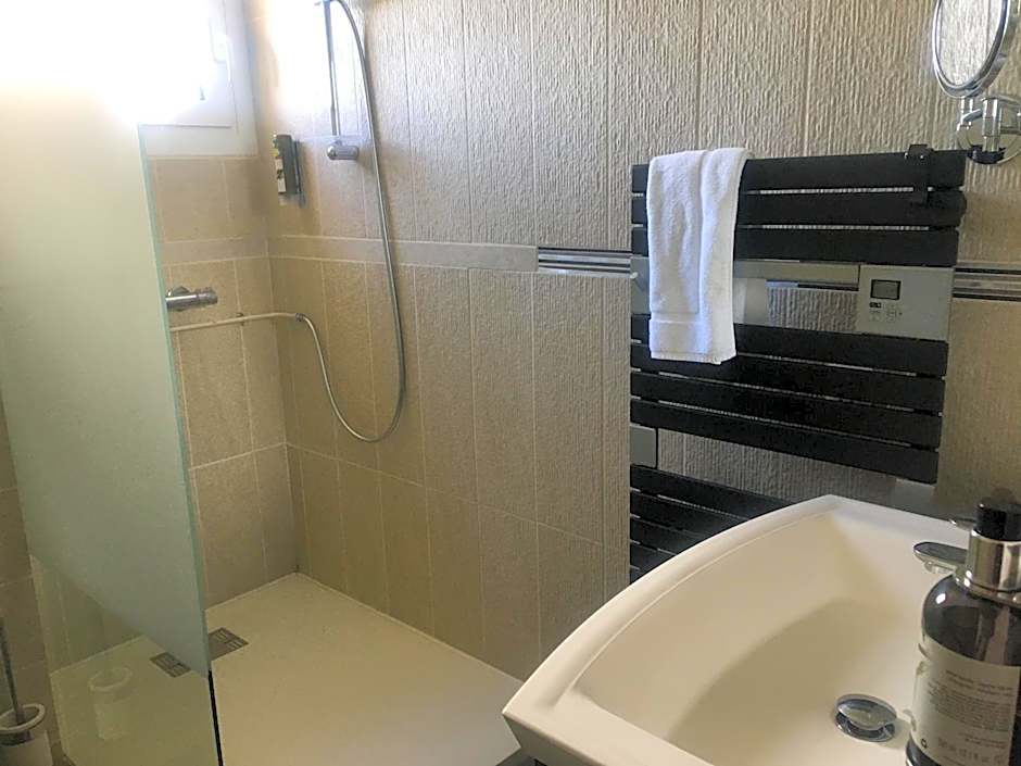 LOGIS HÔTEL RESTAURANT SPA Les BALCONS DE L'ESPERANCE