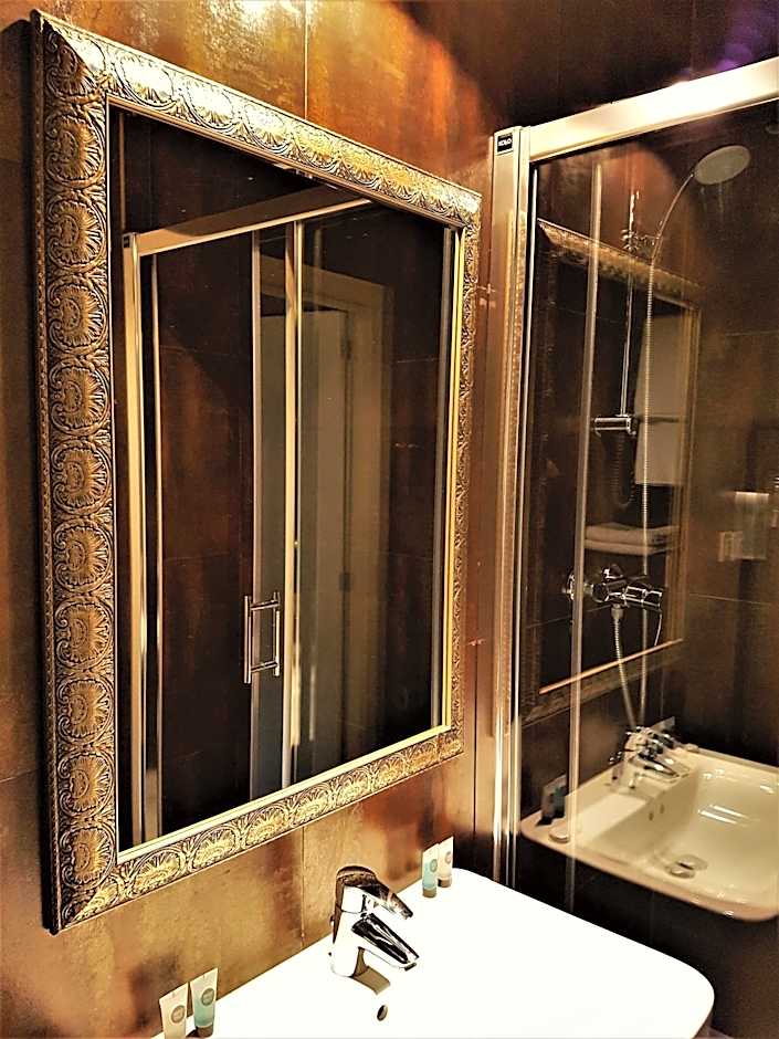 SLEEPWELL NOWY ŚWIAT - courtyard entrance Ordynacka 14St