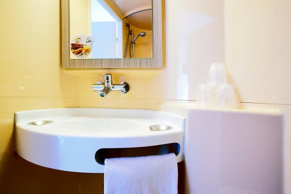 Premiere Classe Paris Ouest - Pont de Suresnes Hotel