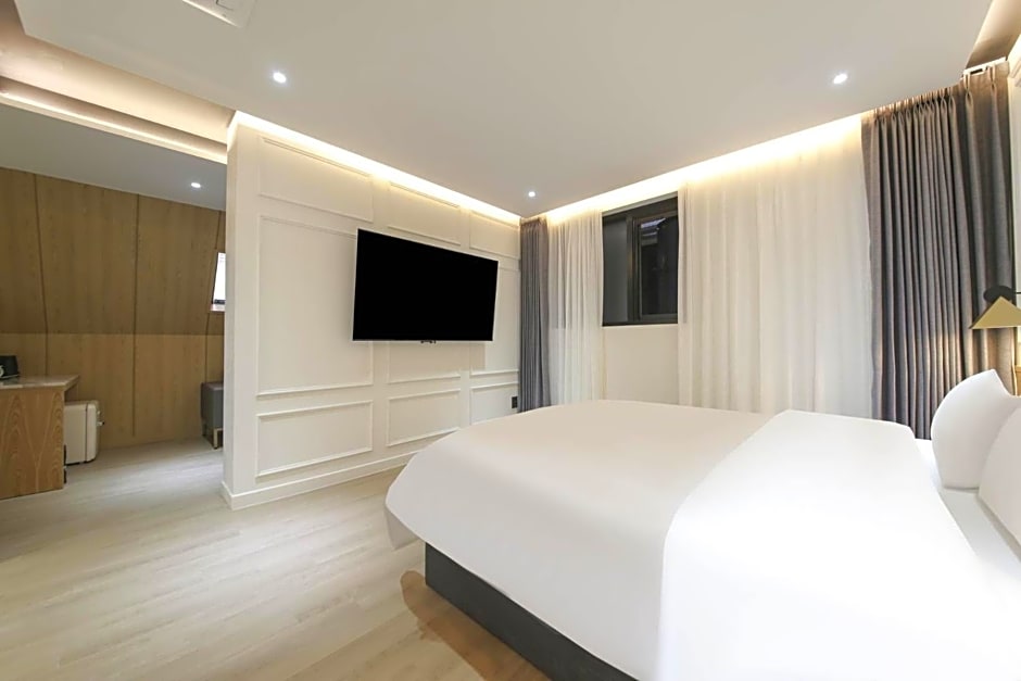 Brown Dot Hotel Pyeonghwa plaza