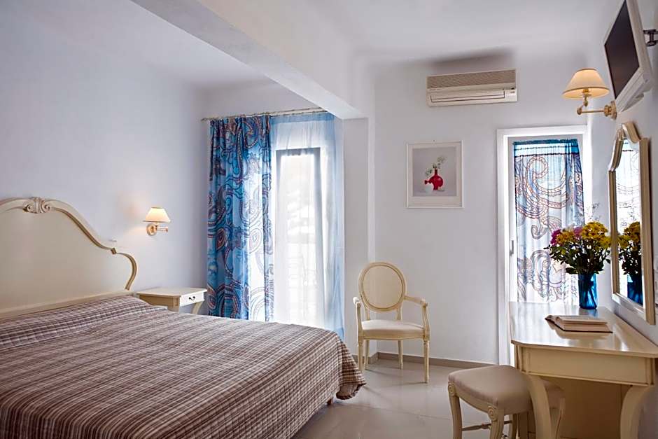 Kamari Hotel