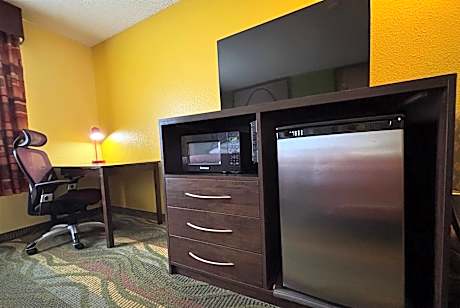 1 Queen Bed Accessible Room Non-Smoking