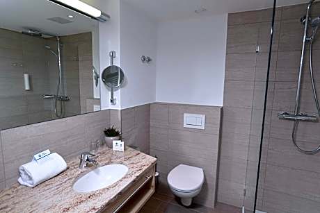 Queen Comfort Room