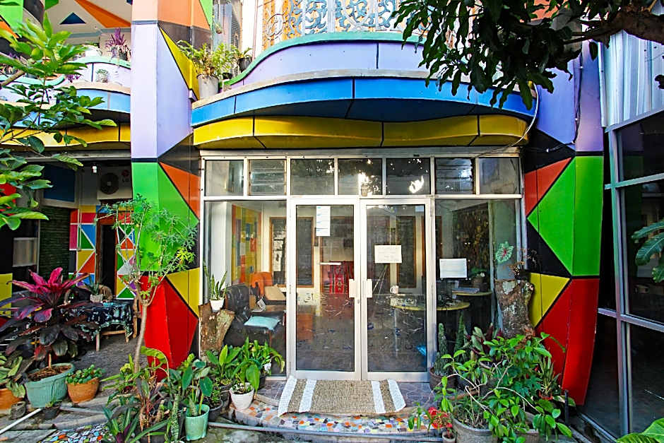 OYO 91601 Double-Degree Syariah (Female & Family)