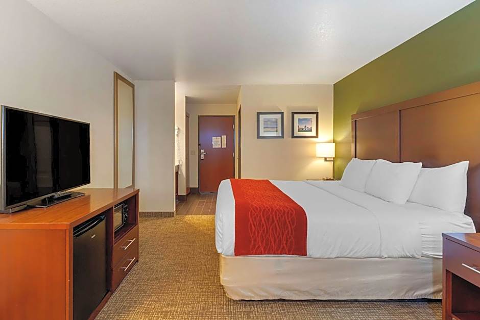 Comfort Inn & Suites Salem Northeast