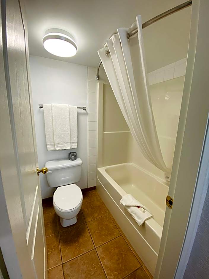 Super 8 by Wyndham 100 Mile House