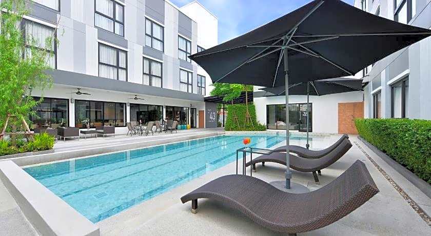 Gate43 Airport Hotel