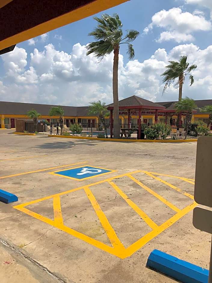Los Fresnos Inn and Suites