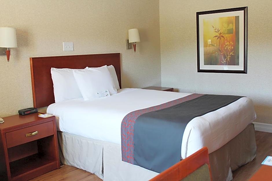 Days Inn & Conference Center by Wyndham Bridgewater