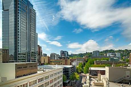 One-Bedroom King Suite with Transfer Shower and Sofa Bed - Mobility Access/Hearing Accessible