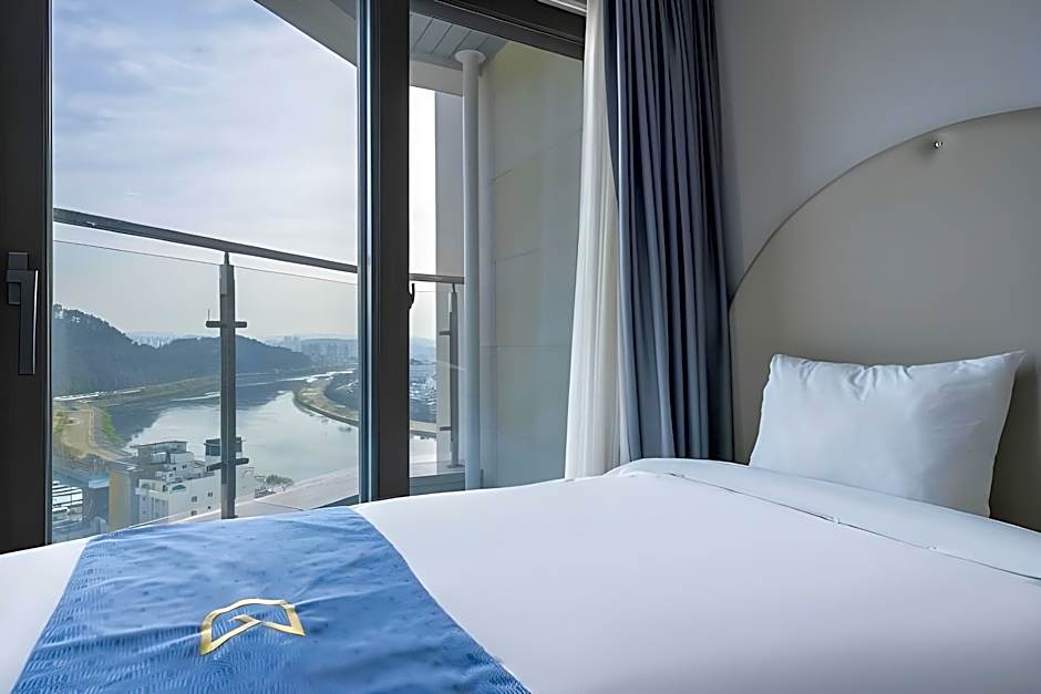 GOLDEN TULIP ESSENTIAL NAMGANG