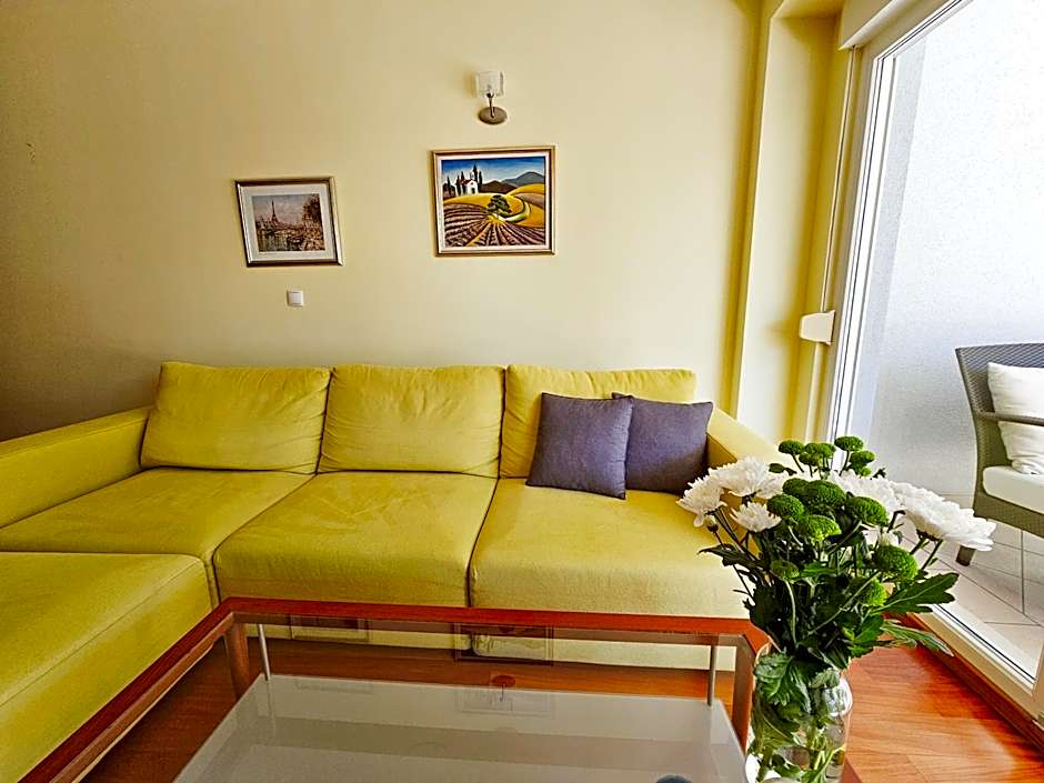 Apartment Mirna, 2-bedroom Apartment, Overlooking the Beach