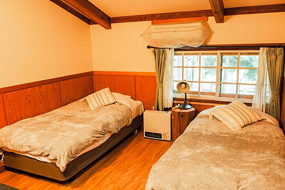 Hakuba Pension & Log Hotel Meteor