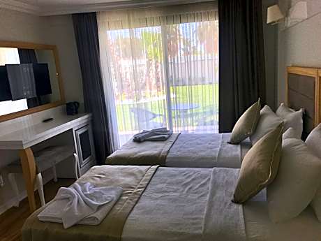 Adjoining Family Room