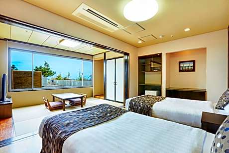 Deluxe Triple Room with Natural Hot Spring Open-air  Bath