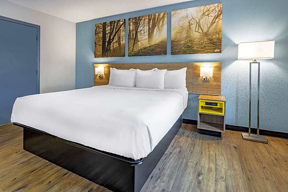 Days Inn by Wyndham Raleigh Glenwood-Crabtree