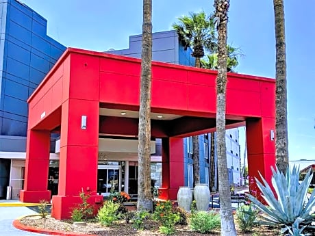 Best Western Plus Commerce Hotel