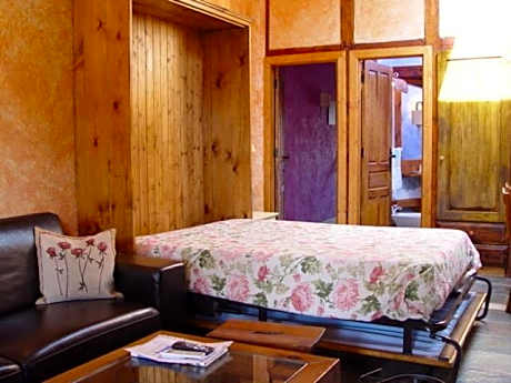 One-Bedroom Apartment (4 Adults)