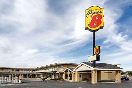 Super 8 by Wyndham Wells