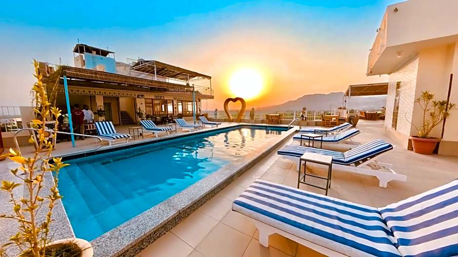 Thebes Hotel